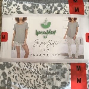 Super Soft 3-piece pajama set in a natural leopard print